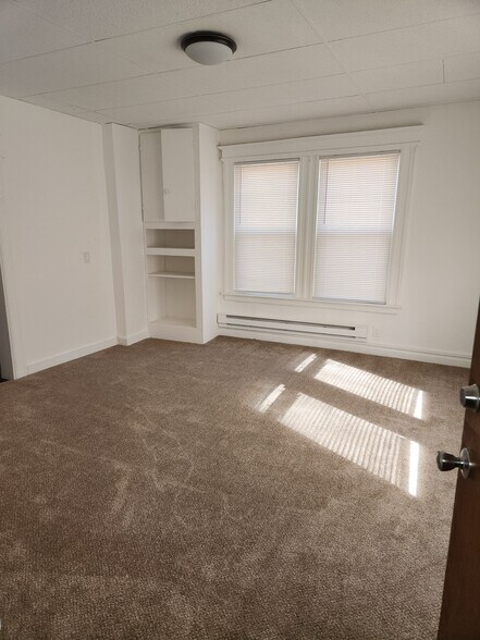 Bright and spacious - 121 Cozy Lake Rd