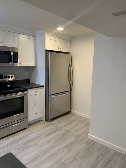 Building Photo - 1555 E Lanebrook Ln