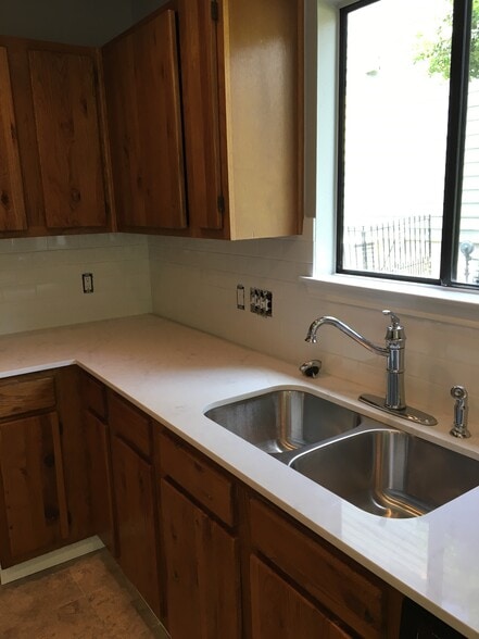 Building Photo - 7806 Doncaster Dr