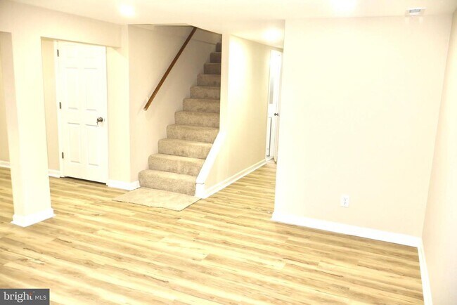 Building Photo - 147 Deacon Rd