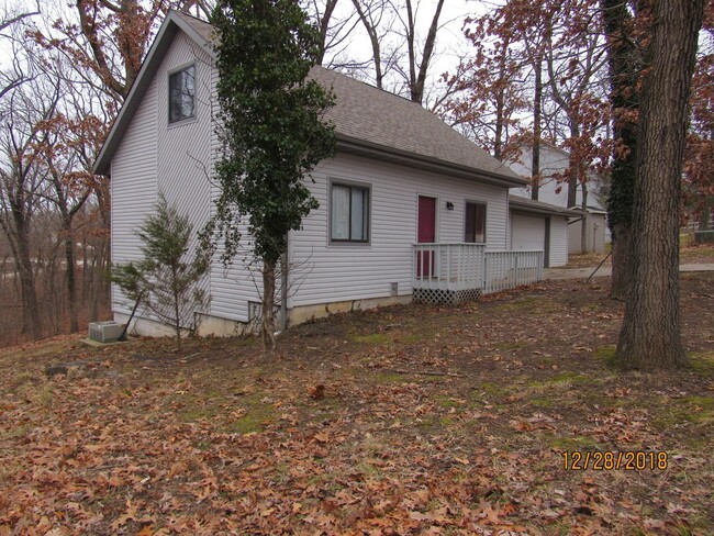 Building Photo - 3 bedroom home in Lake Ozark