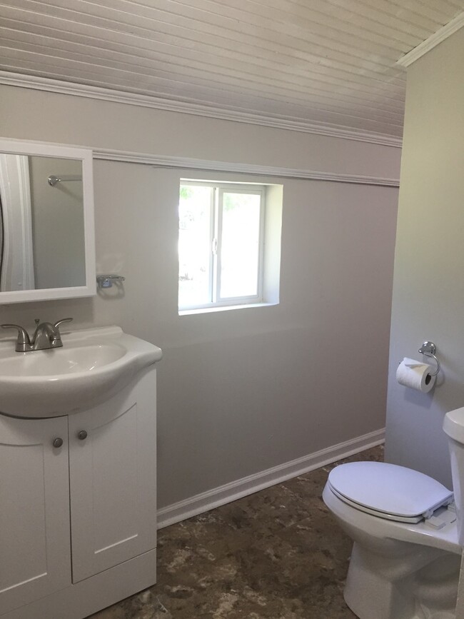 Building Photo - 2 Bed, 1 Bath Home Available in Woodruff