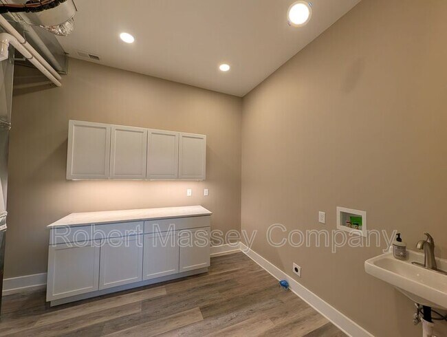 Building Photo - 1958 Bonnycastle Ave