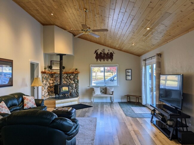 Building Photo - 60 Jewel Trl