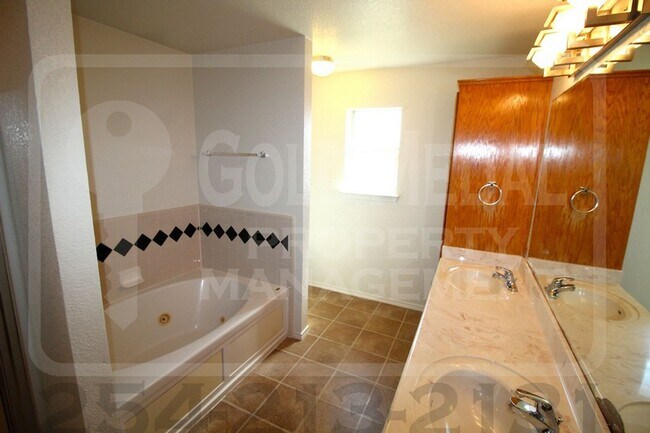 Building Photo - 4302 Hank Dr