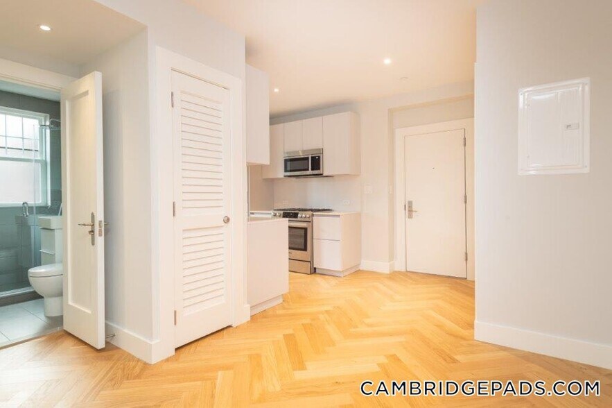 Building Photo - 19A Forest St