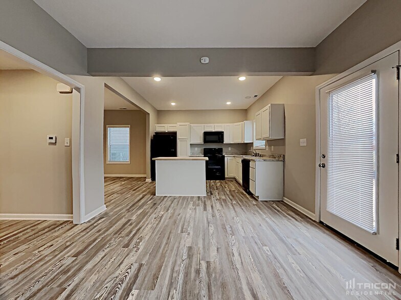 Building Photo - 1096 Tomahawk Pl