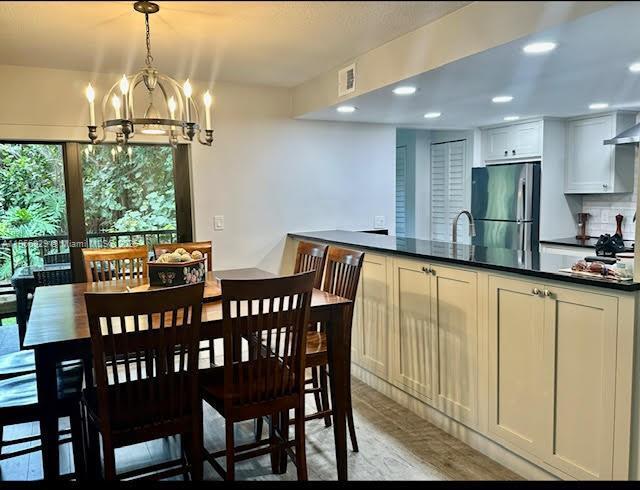 Building Photo - 2309 Fairway Dr S