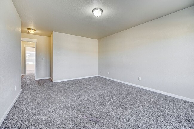 Building Photo - HUGE SIX (6!!!) BD HOME IN LORSON RANCH!