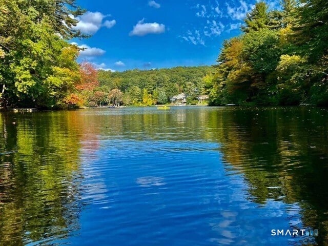 Building Photo - 10 Old Pinewood Trail