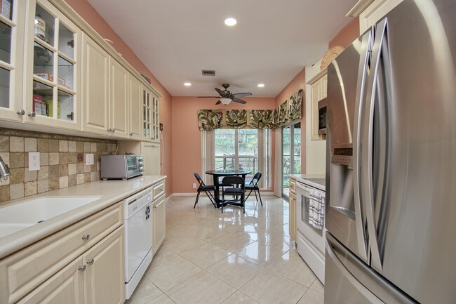 Building Photo - 7811 Villa Nova Dr