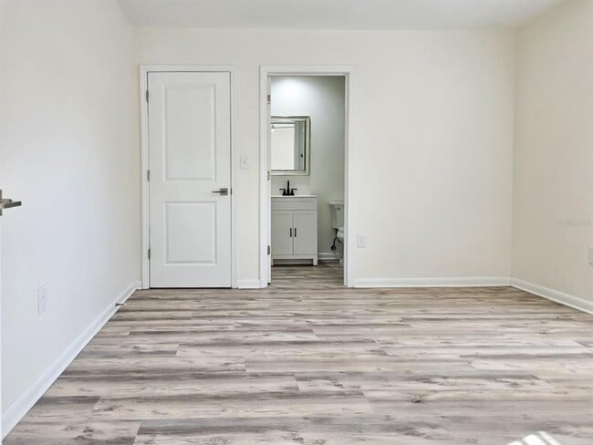 Building Photo - 518 NW 27th Ave