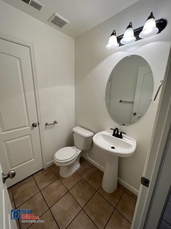 Building Photo - Cottages at Fossil Hills