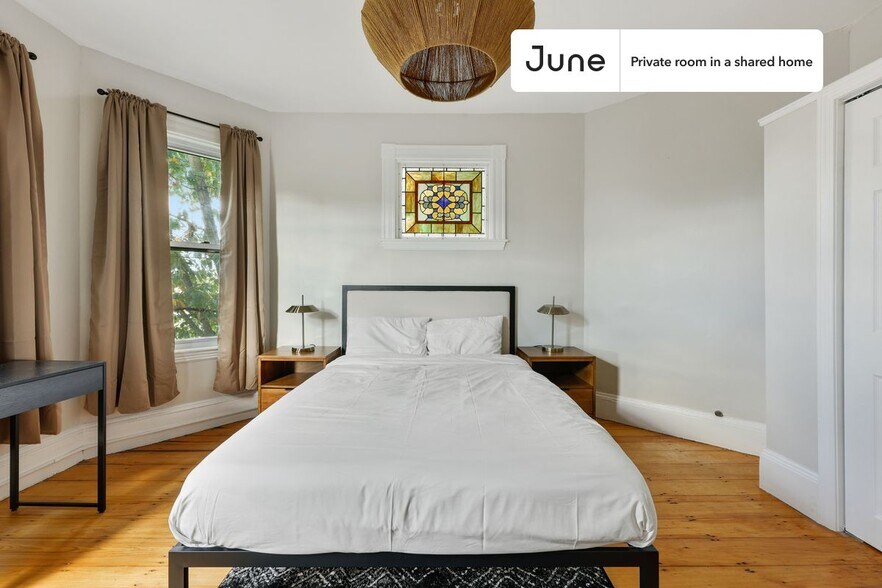 Building Photo - Room in Shared 4 bed/1 bath home