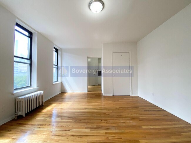 Building Photo - 401 E 68th St