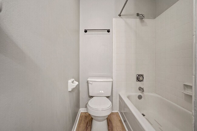 Building Photo - AVAILABLE NOW!! 2 Bedroom 2.5 Bathroom Townhome - Furnished!