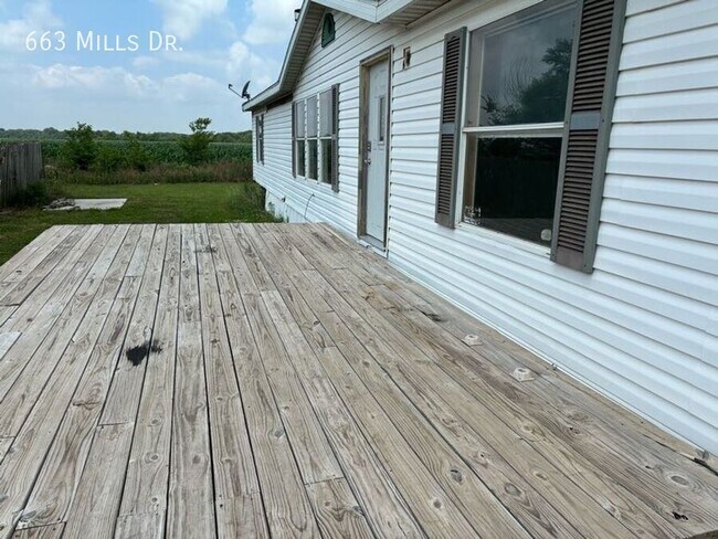 Building Photo - 663 W Mills Dr