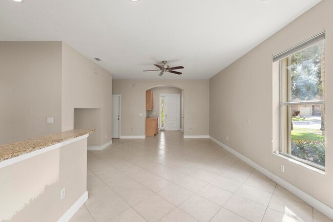 Building Photo - 340 River Bluff Ln