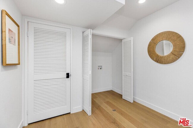 Building Photo - 14234 Dickens St