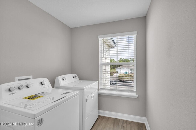 Building Photo - 660 Narvarez Ave