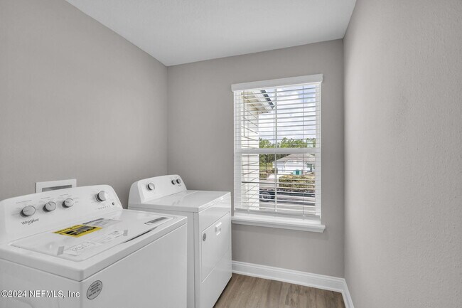 Building Photo - 660 Narvarez Ave