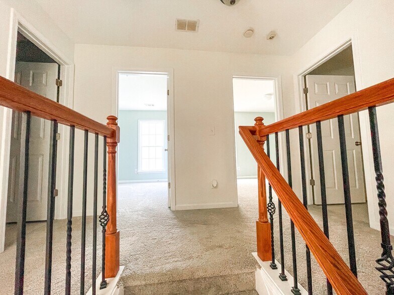 Building Photo - 282 Balaban Cir