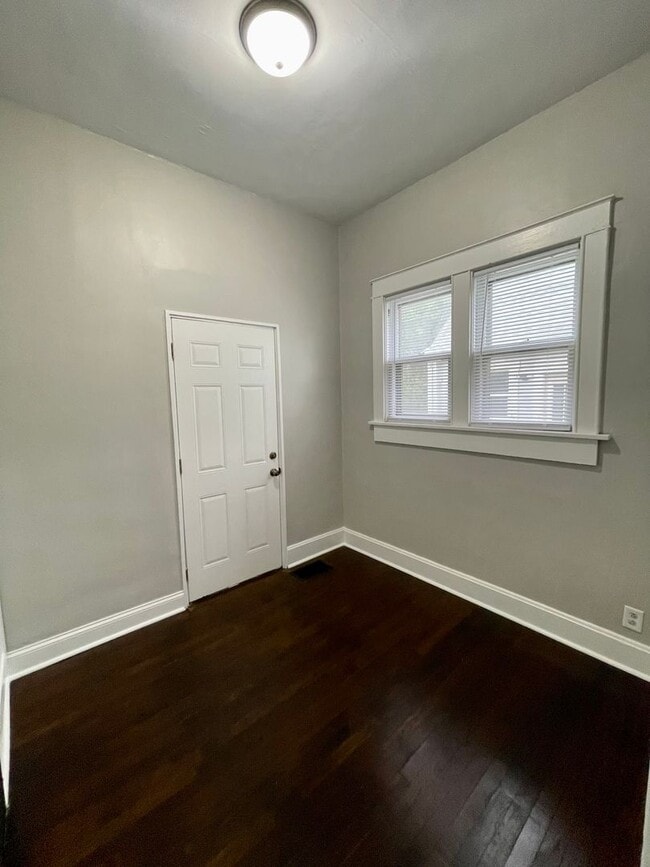 Building Photo - Modern Comfort Meets Classic Charm – 2BR H...