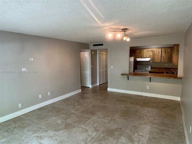 Building Photo - 9301 SW 92nd Ave