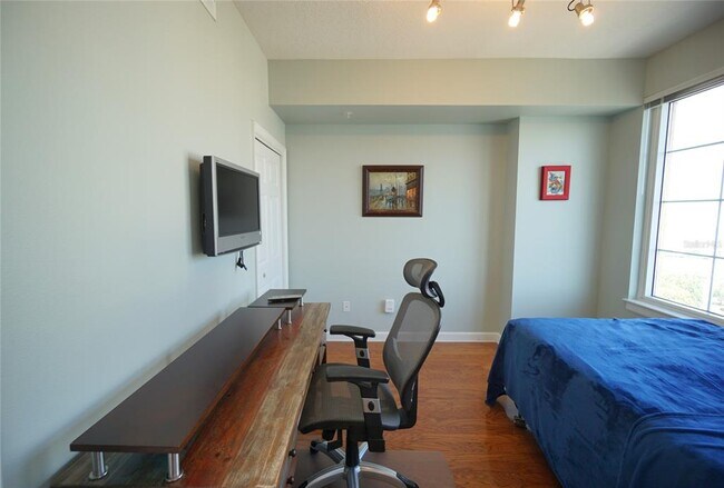 Building Photo - 345 Bayshore Blvd