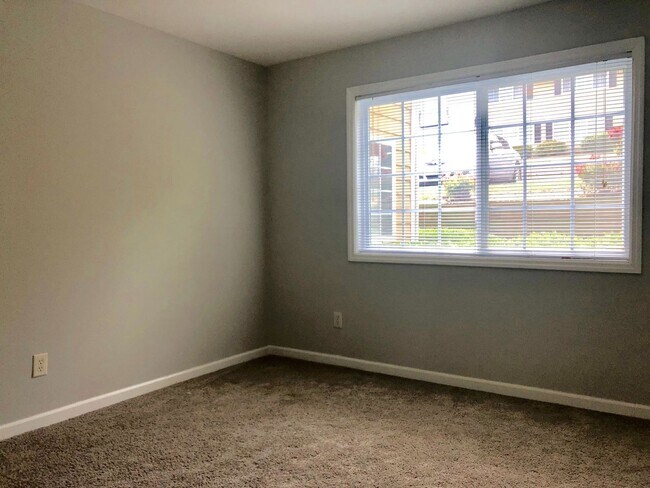 Building Photo - Very Spacious 2bd/2ba Condo in Brookhaven ...