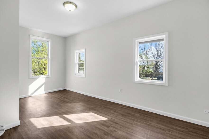 Building Photo - 478 Bath Ave