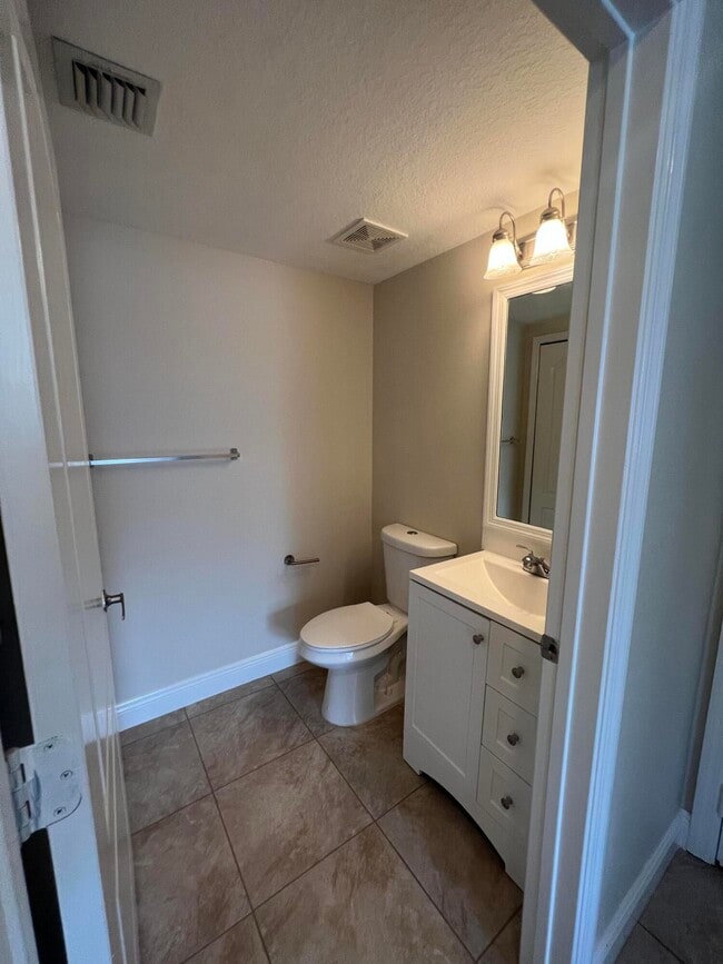 Building Photo - 11016 Legacy Dr