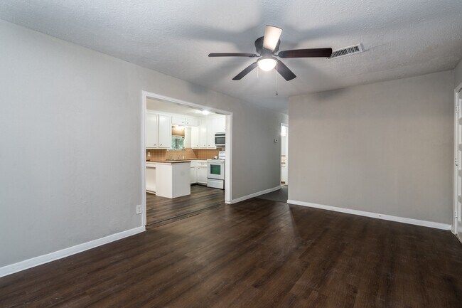 Building Photo - 503 Carrell St