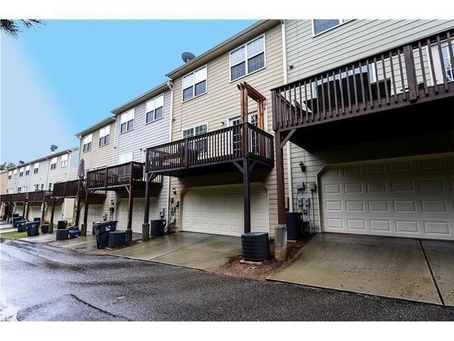 Building Photo - 2657 Cedar Dr