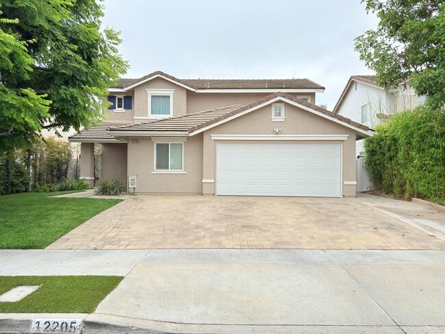 Primary Photo - Spacious 4-Bedroom Home in Private Sylmar ...