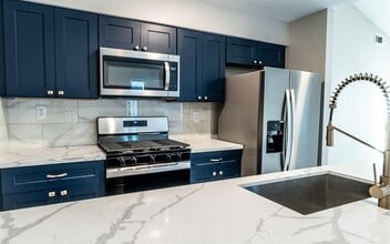 Building Photo - 915 Sirocco Dr