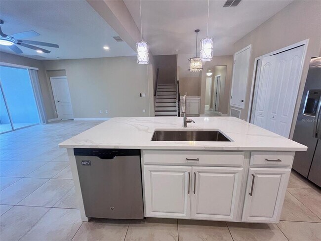 Building Photo - 15150 Evergreen Oak Loop