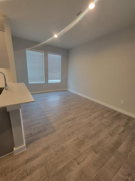 Building Photo - 2615 Village Side Trl