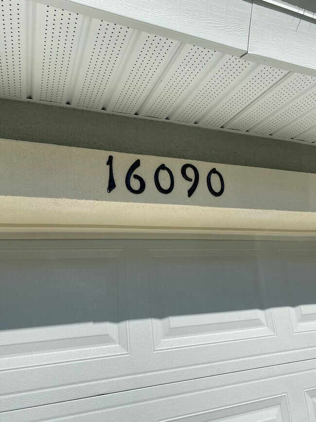 Building Photo - Great new rent on 4/2! Desirable SW Ocala Neighborhood 4/2/2 *WON'T LAST*