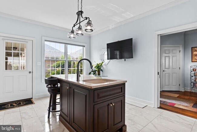 Building Photo - 543 Bridgeview Dr