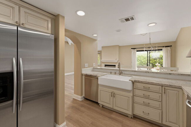 kitchen - 8 Grenada Ct