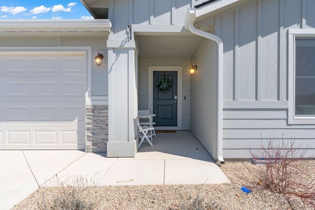 Building Photo - 3 Bedroom, 2 Bath Single Level Home in Desirable Meridian Location!