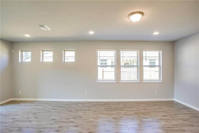 Building Photo - 2801 Stone Branch Dr