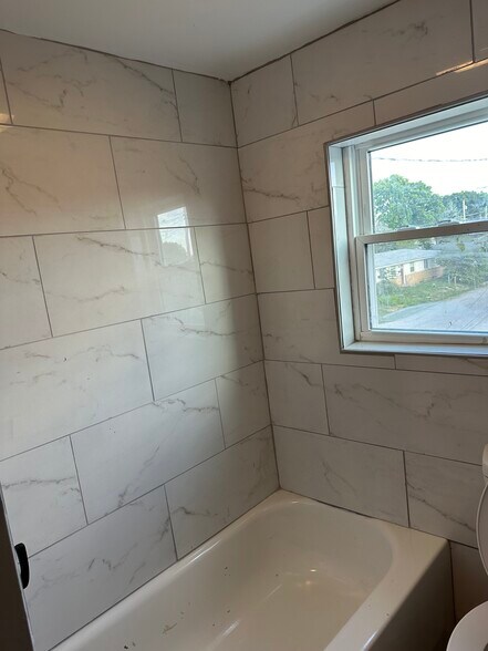 Building Photo - 629 Sheldon Ave