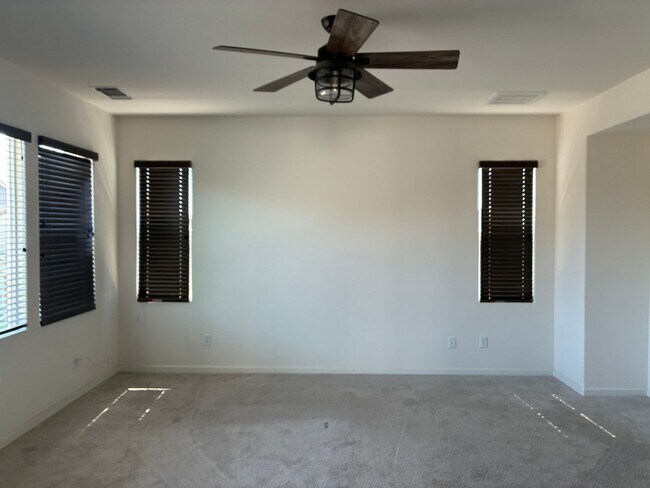 Building Photo - Spacious 3BR House in Gilroy