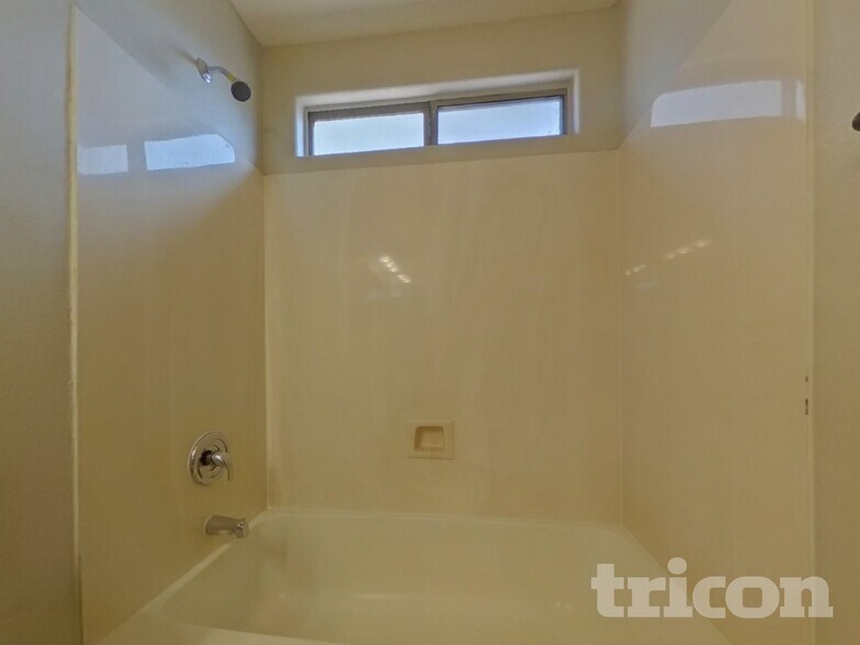 Building Photo - 16049 W Moreland St