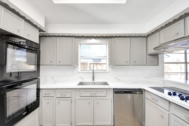 Building Photo - 6222 Vickijohn Dr