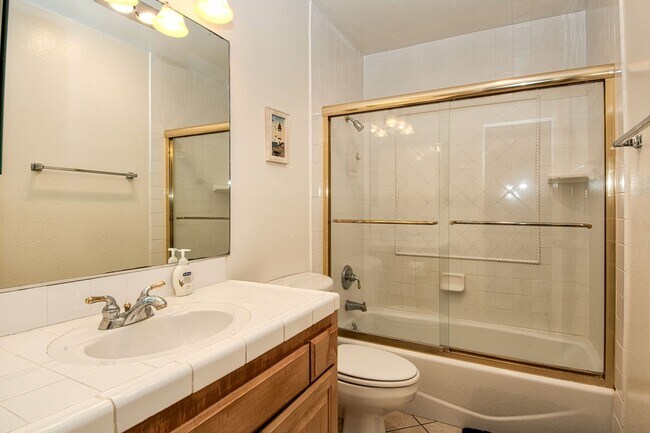 Building Photo - 3703 Seashore Dr