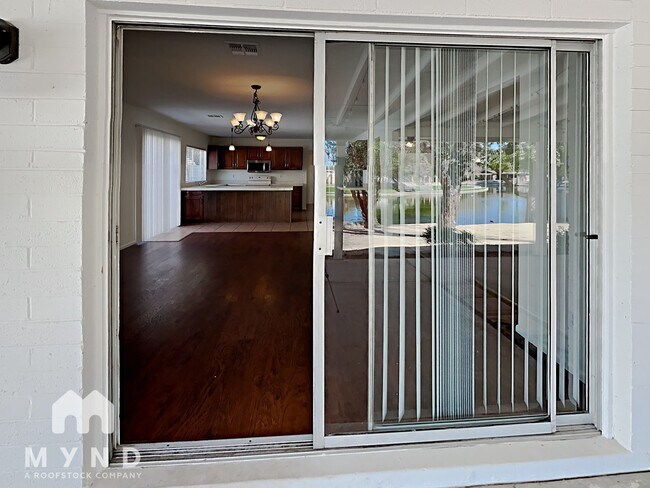 Building Photo - 2742 S Las Flores