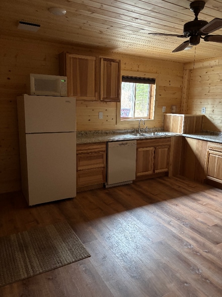 Building Photo - 49144 Shadura Rd